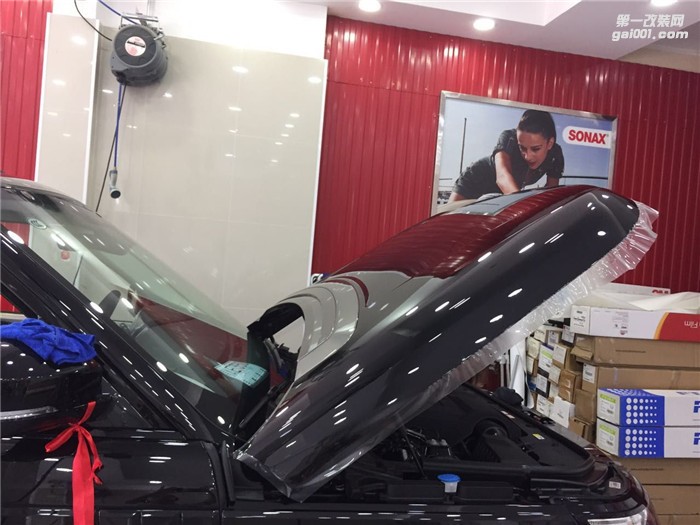 武漢汽車車身透明膜犀牛皮車漆保護(hù)膜路虎攬勝行政牌龍膜G2車漆透明膜施工案例-四季貼膜南湖大道店出品