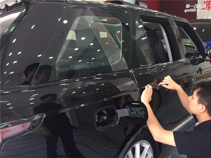 武漢汽車車身透明膜犀牛皮車漆保護(hù)膜路虎攬勝行政牌龍膜G2車漆透明膜施工案例-四季貼膜南湖大道店出品