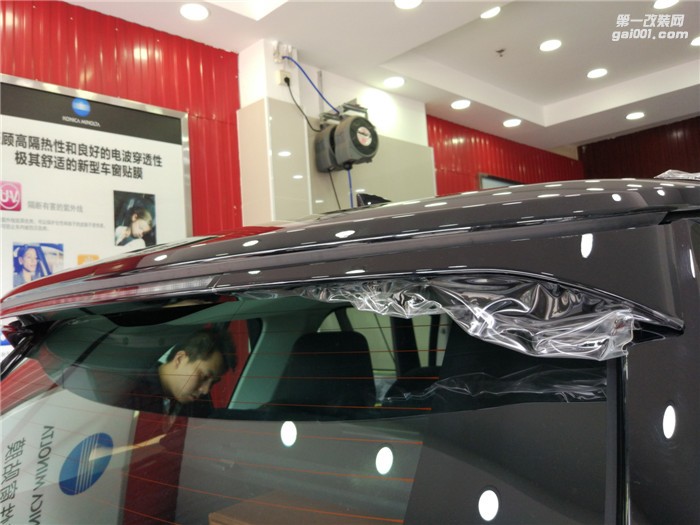 武漢汽車車身透明膜犀牛皮車漆保護(hù)膜路虎攬勝行政牌龍膜G2車漆透明膜施工案例-四季貼膜南湖大道店出品