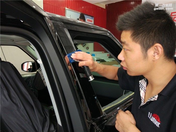 武漢汽車車身透明膜犀牛皮車漆保護(hù)膜路虎攬勝行政牌龍膜G2車漆透明膜施工案例-四季貼膜南湖大道店出品