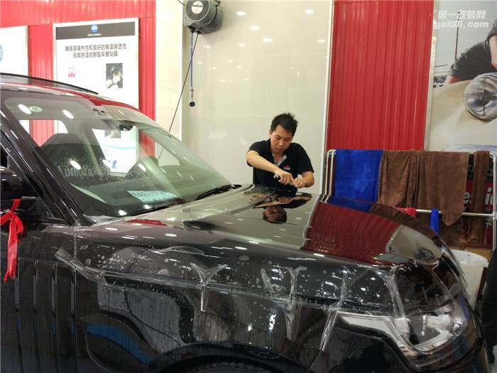 武漢汽車車身透明膜犀牛皮車漆保護(hù)膜路虎攬勝行政牌龍膜G2車漆透明膜施工案例-四季貼膜南湖大道店出品