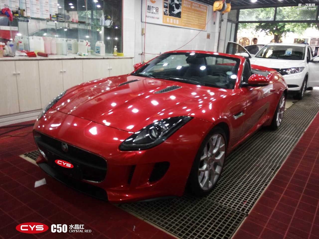 四川成都車衣裳捷豹F-TYPE水晶紅C50汽車改色貼膜