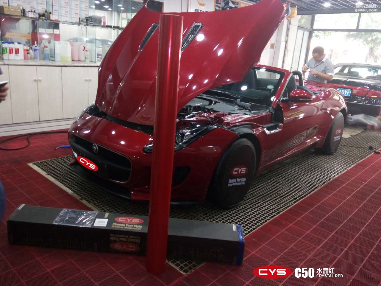 四川成都車衣裳捷豹F-TYPE水晶紅C50汽車改色貼膜