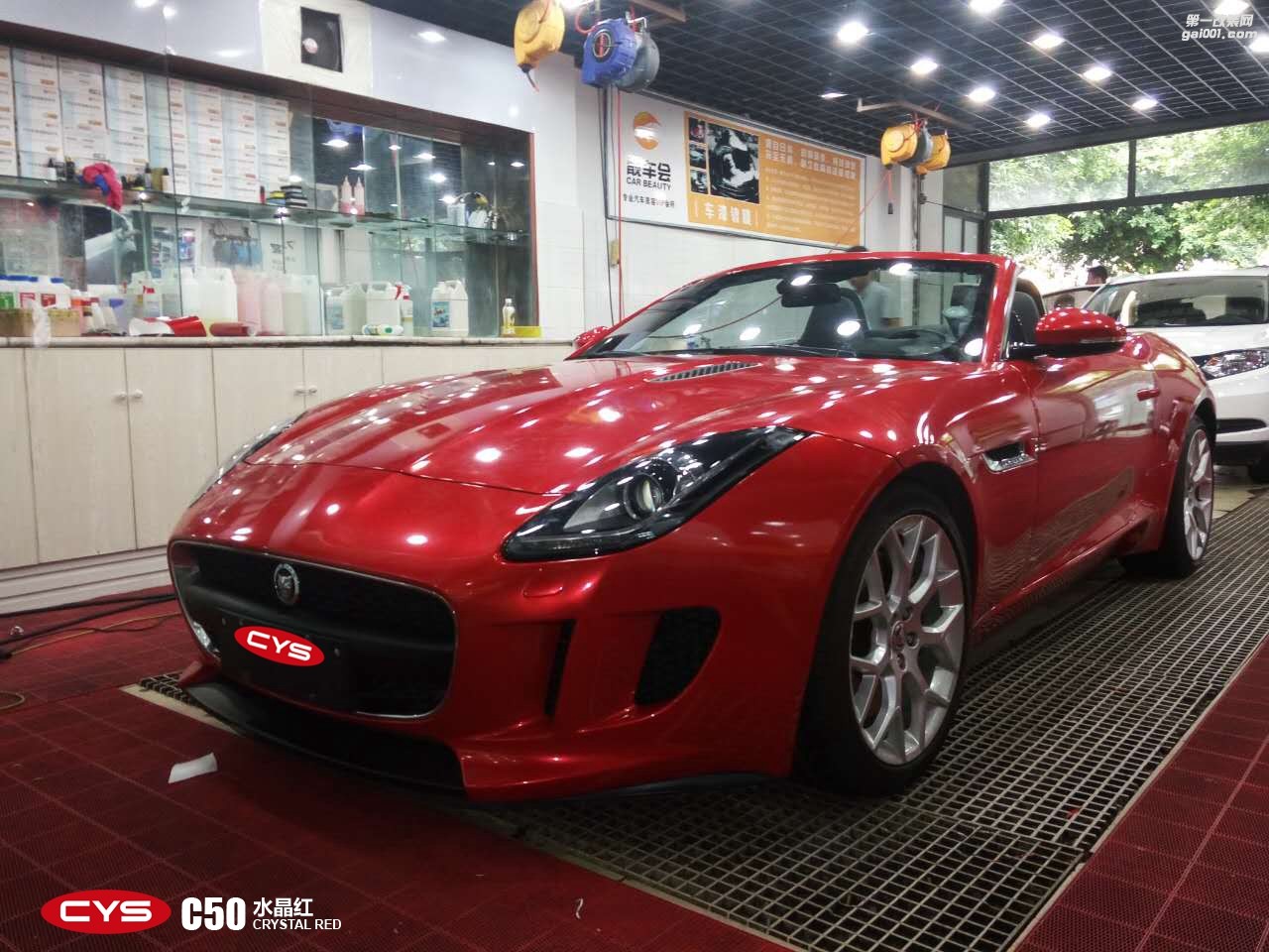 四川成都車衣裳捷豹F-TYPE水晶紅C50汽車改色貼膜