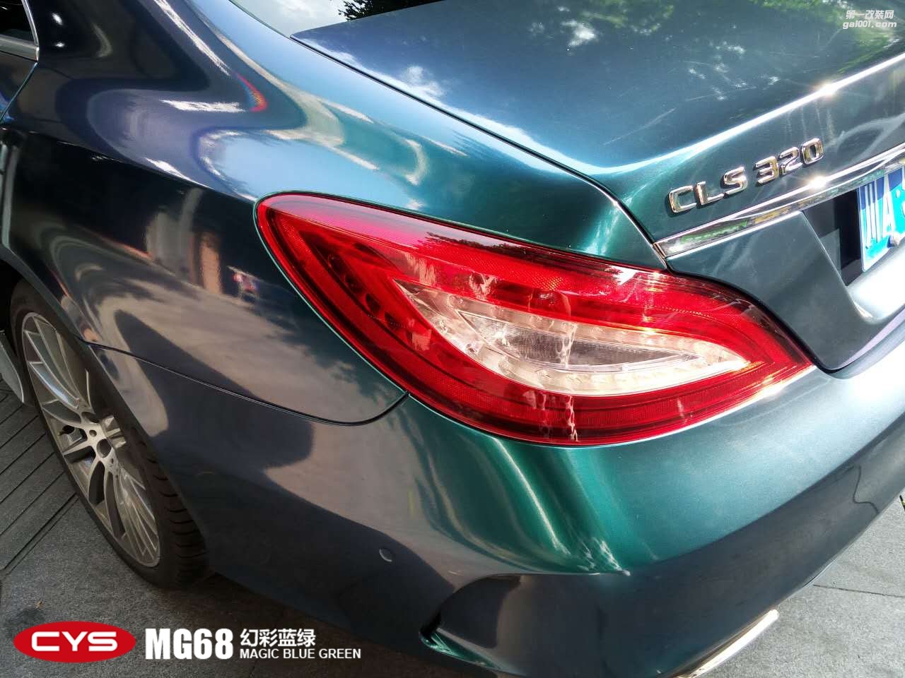四川成都車衣裳奔馳CLS幻彩藍(lán)綠MG68汽車改色貼膜