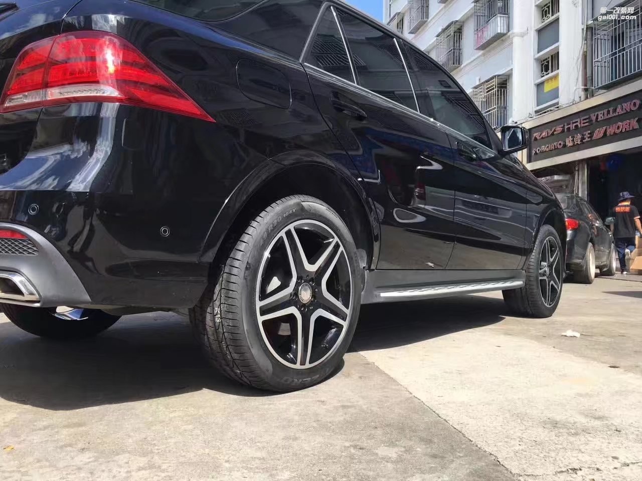 奔馳 ，換 原裝 20寸 AMG 完 工！