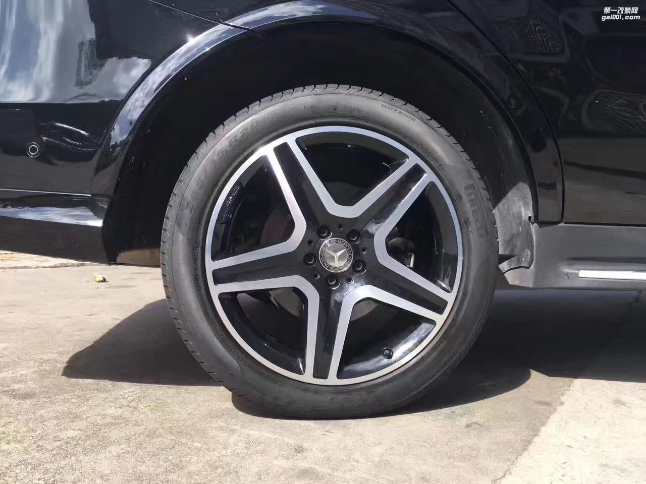 奔馳 ，換 原裝 20寸 AMG 完 工！