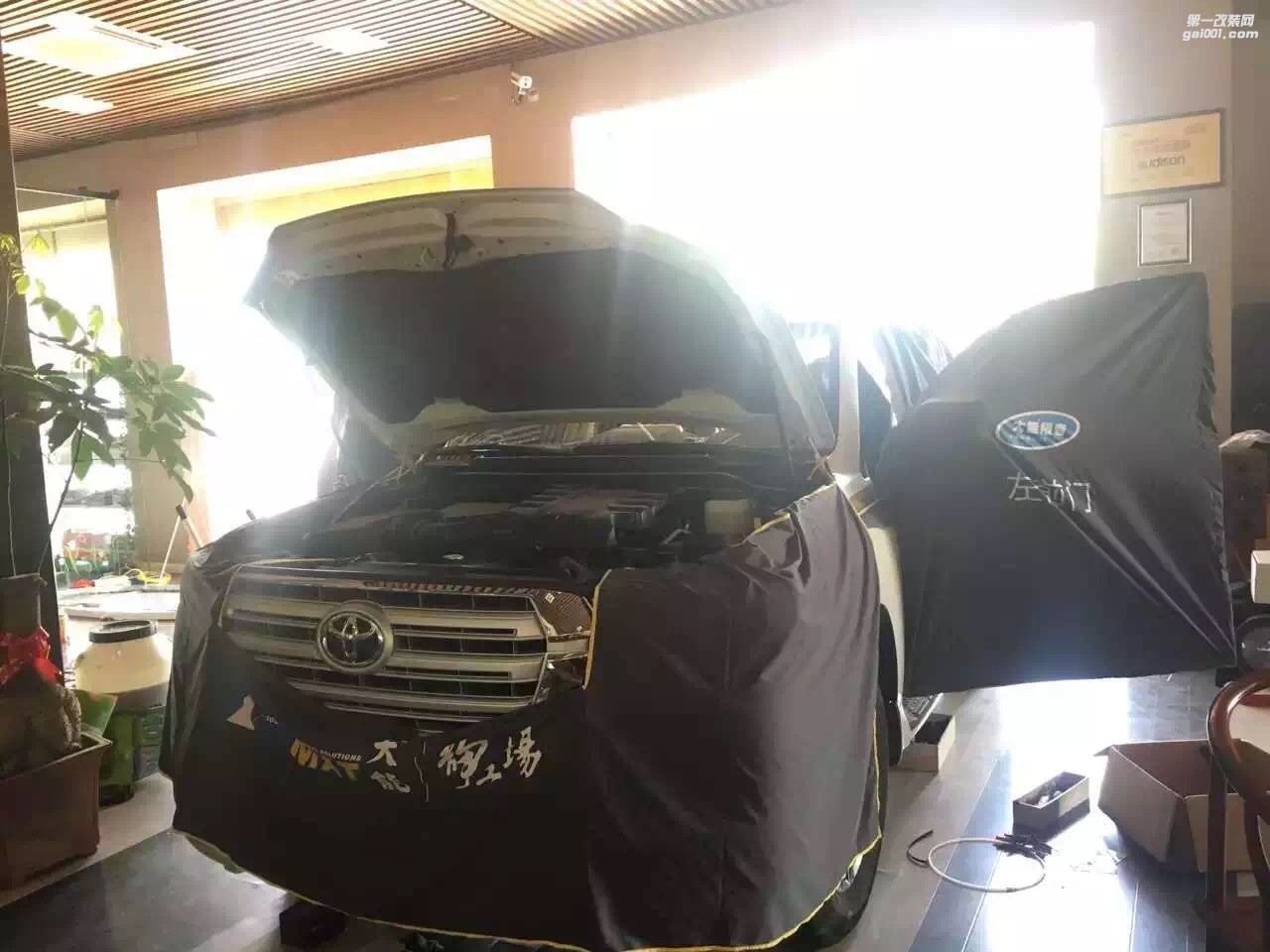 愛(ài)恨交加音樂(lè)節(jié)奏控汕頭市星悅汽車(chē)音響改裝豐田陸地巡洋艦玩出不一樣的精彩意大利赫茲三分頻發(fā)燒音質(zhì)
