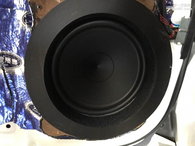 愛(ài)恨交加音樂(lè)節(jié)奏控汕頭市星悅汽車(chē)音響改裝豐田陸地巡洋艦玩出不一樣的精彩意大利赫茲三分頻發(fā)燒音質(zhì)
