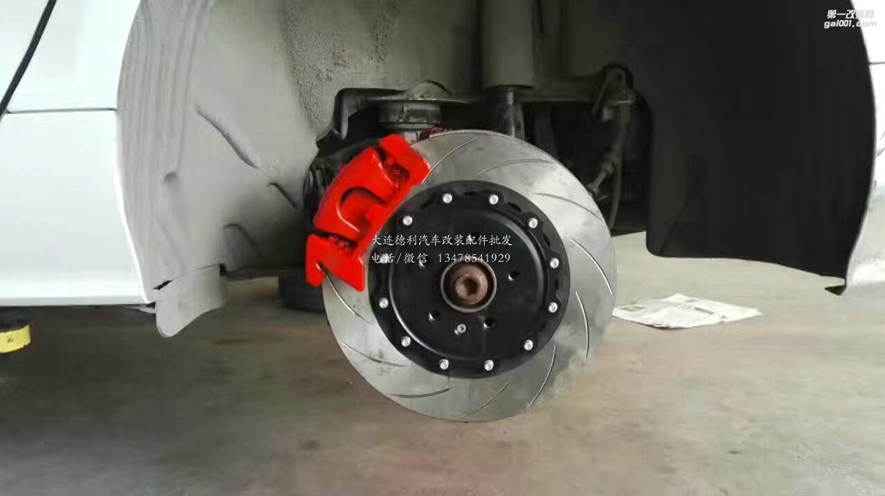 奧迪A7升級AP9040大六，后加大盤卡鉗噴紅，原車輪轂直上
