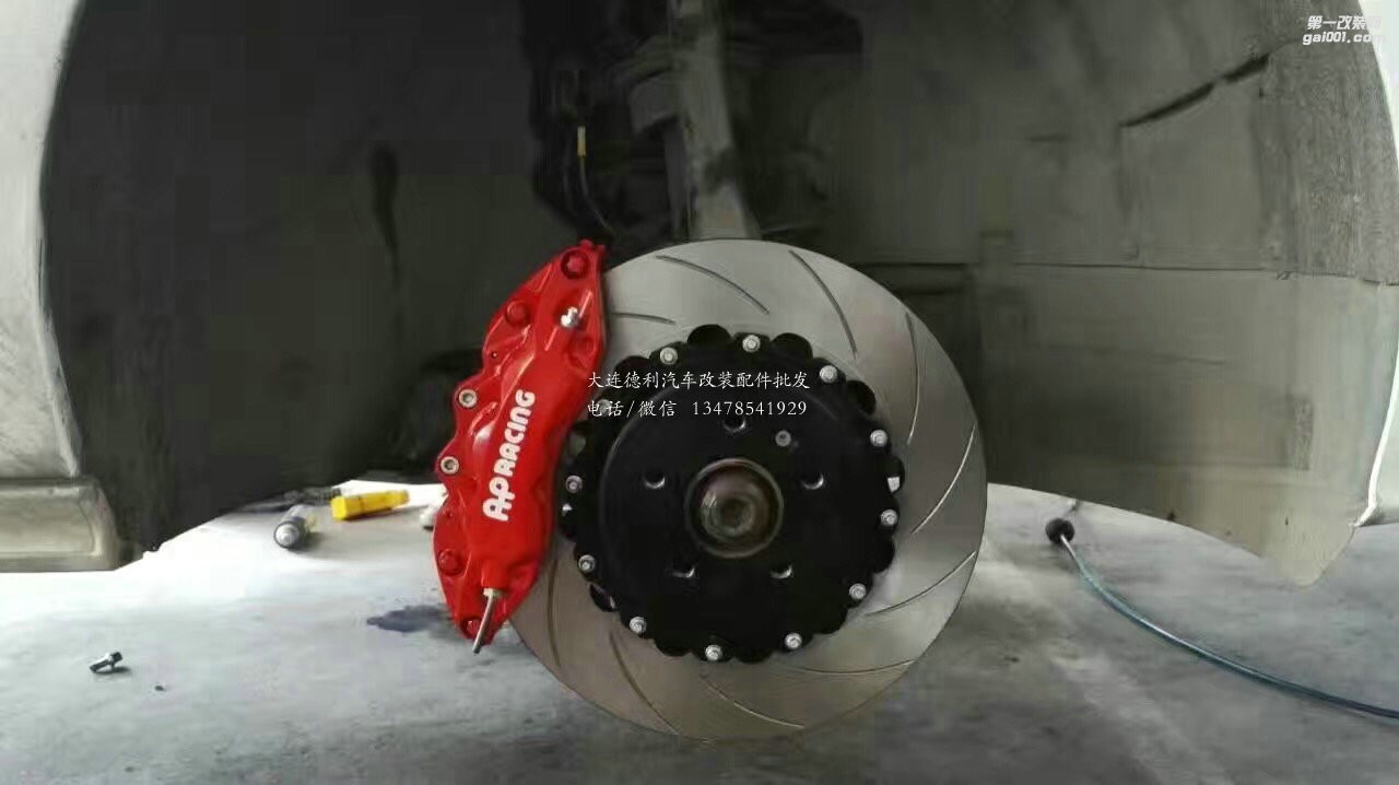 奧迪A7升級AP9040大六，后加大盤卡鉗噴紅，原車輪轂直上