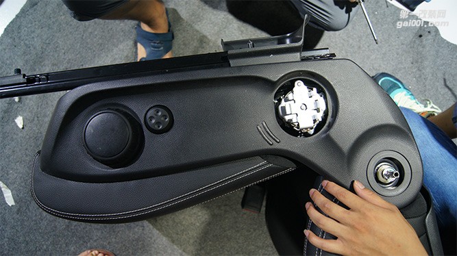 奔馳GLA200 12向電動(dòng)座椅改裝----成都威威車改