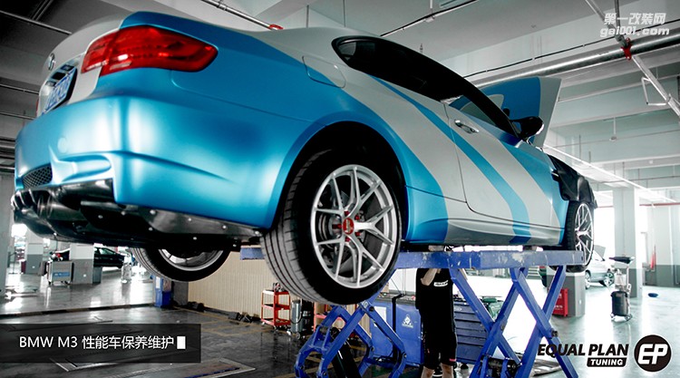 宝马 BMW M3 性能车常规保养施工中