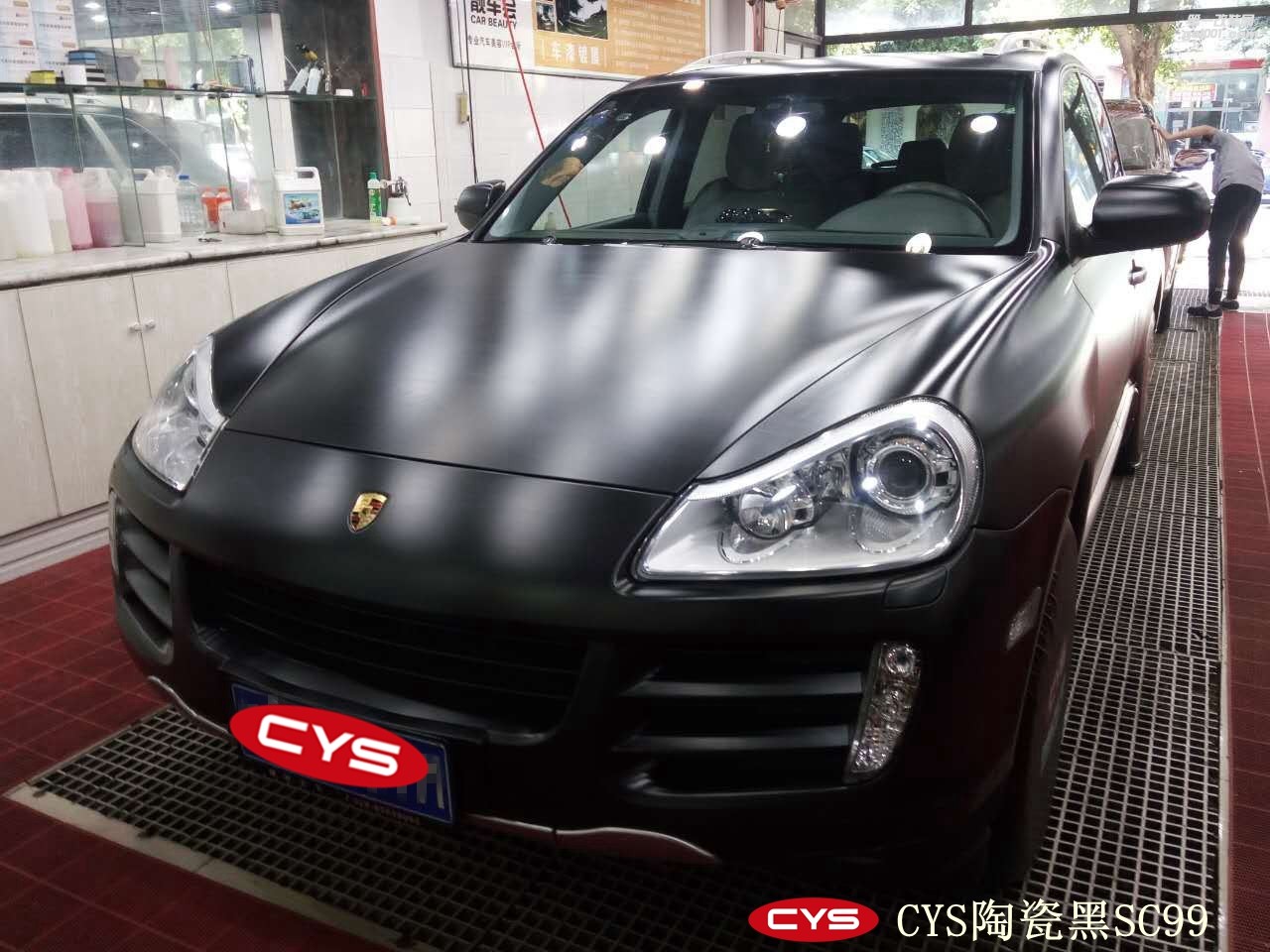 四川成都車衣裳保時(shí)捷卡宴陶瓷黑SC99汽車改色貼膜