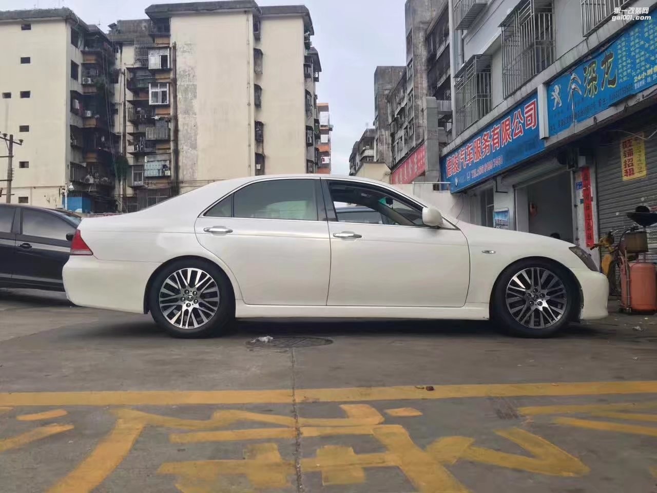 皇冠，換 原 裝 18寸 完工！
