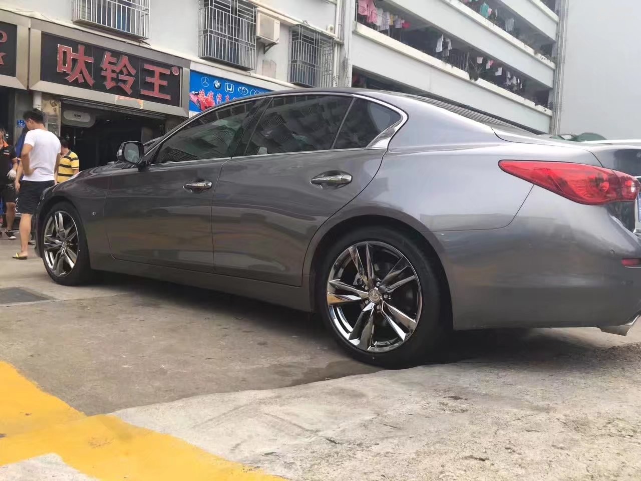 英菲尼迪，裝 原裝 全新 19寸 完工！