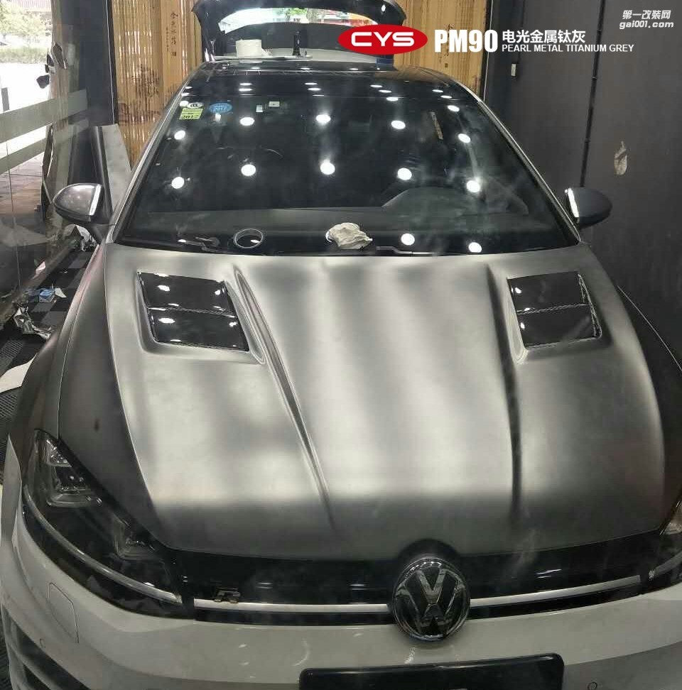 四川成都車衣裳大眾高爾夫電光金屬鈦灰PM90車身改色貼膜
