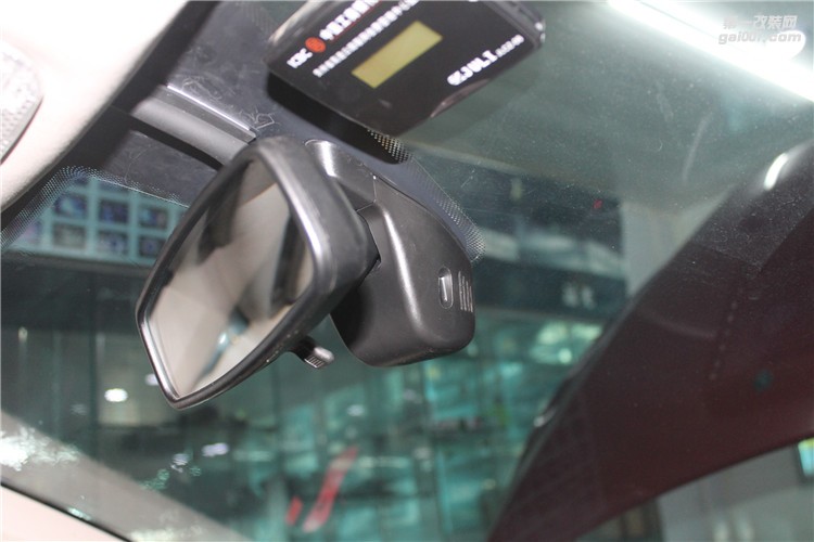 标致308改装隐藏式行车记录仪改装大灯透镜氙气灯日行灯改装中控导航大屏倒车影像
