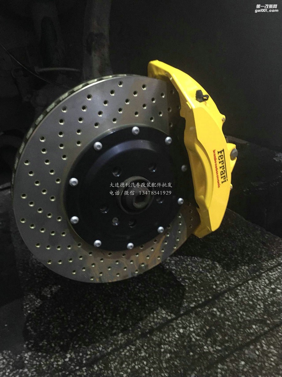 奧迪S5上brembo法拉利鈦合金活塞款大六，配380分體打孔碟