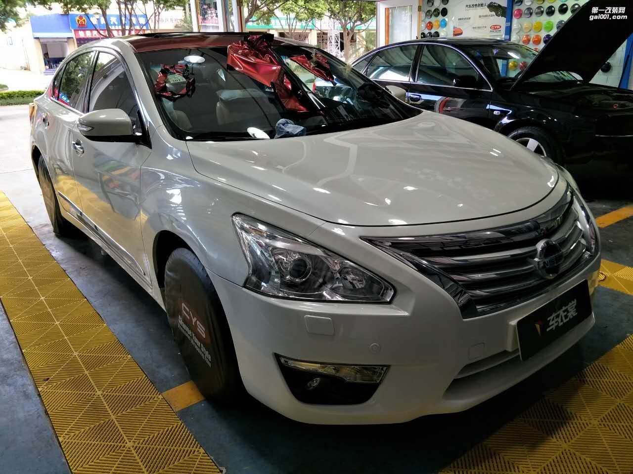 四川成都車衣裳天籟水晶葡萄紅C45車身改色貼膜
