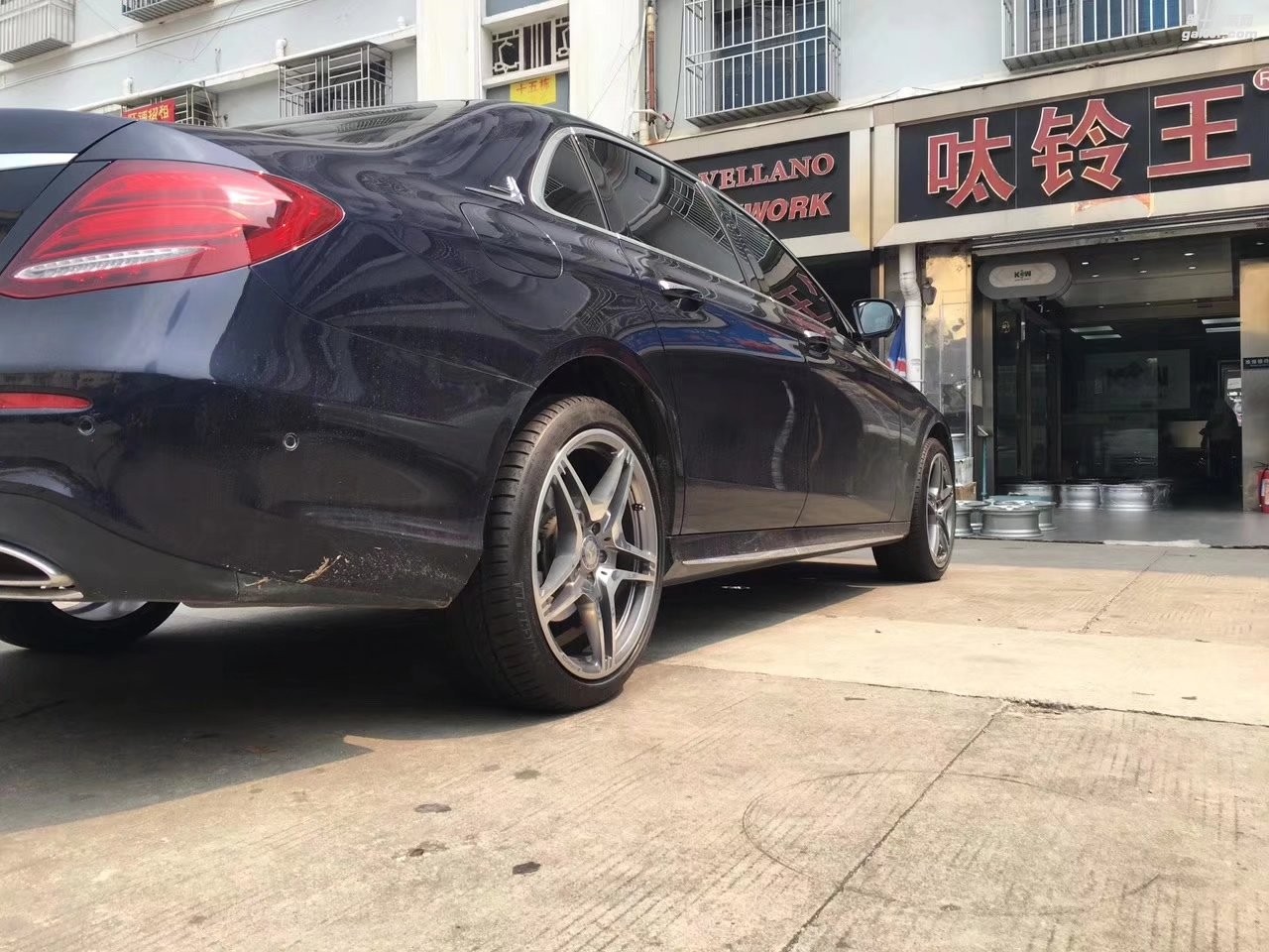 奔馳，換 原裝 19寸 AMG 完工！