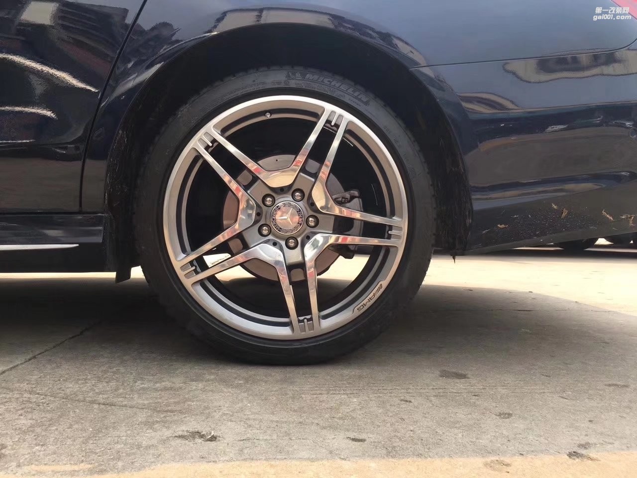 奔馳，換 原裝 19寸 AMG 完工！