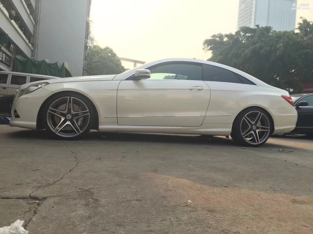 奔馳,換 19寸 AMG 完 工!