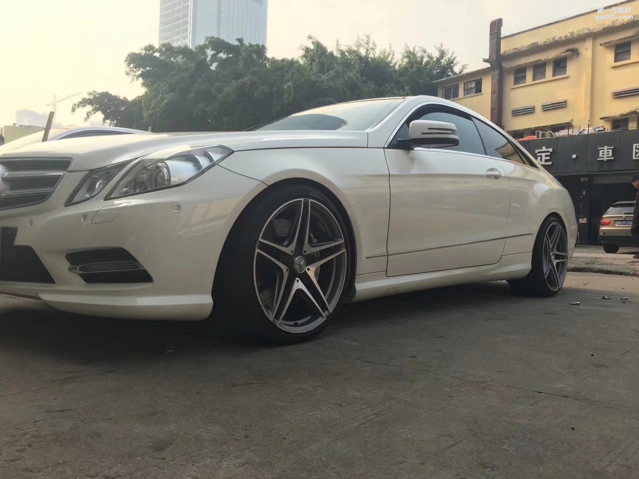 奔馳,換 19寸 AMG 完 工!