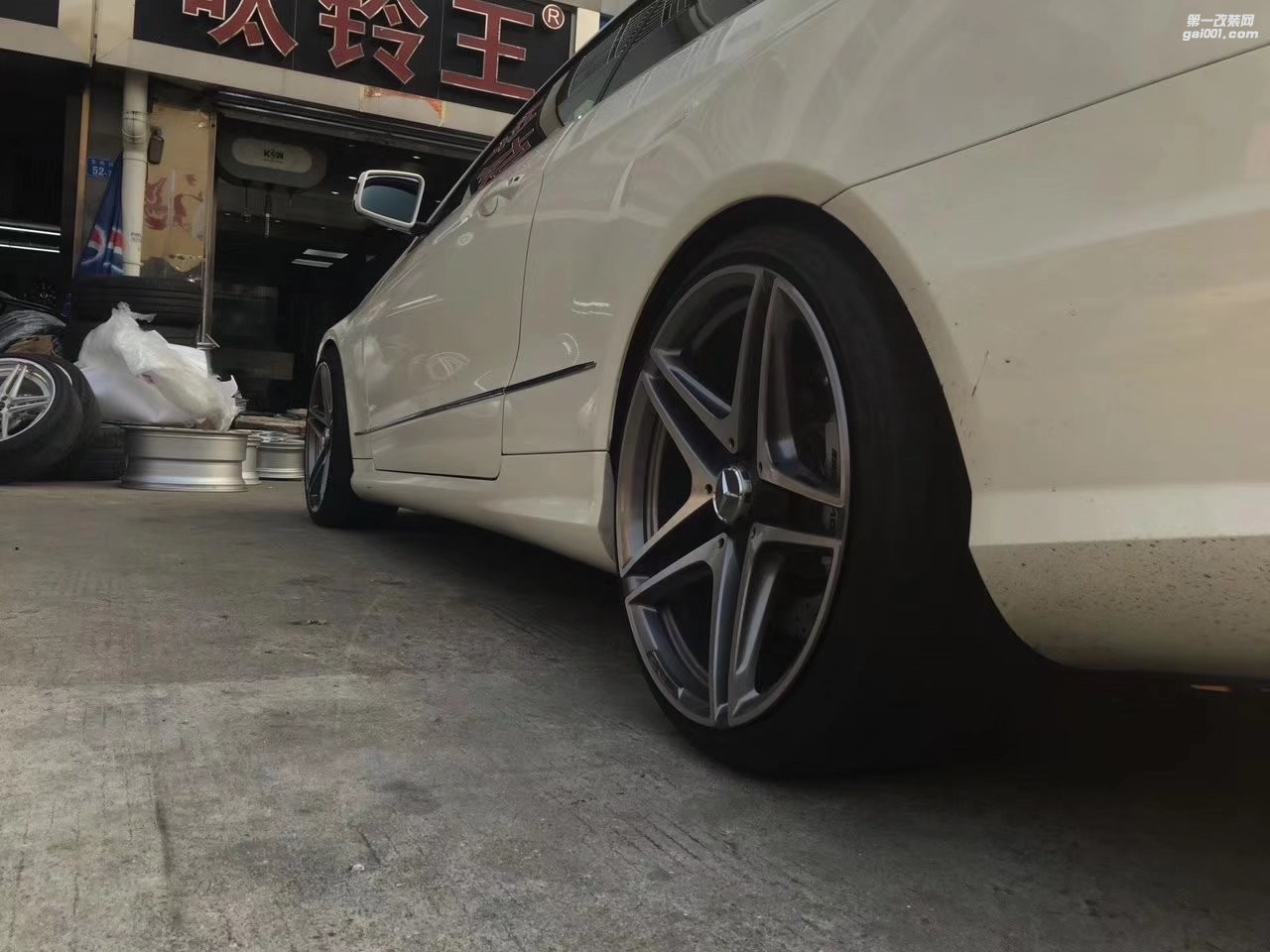 奔馳,換 19寸 AMG 完 工!