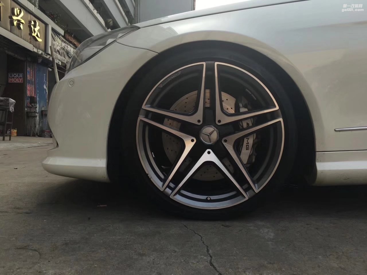 奔馳,換 19寸 AMG 完 工!