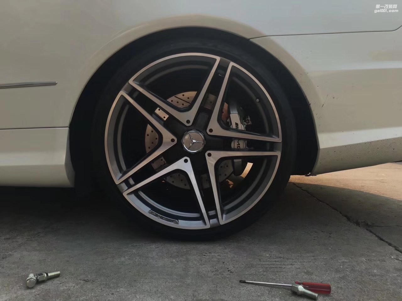 奔馳,換 19寸 AMG 完 工!