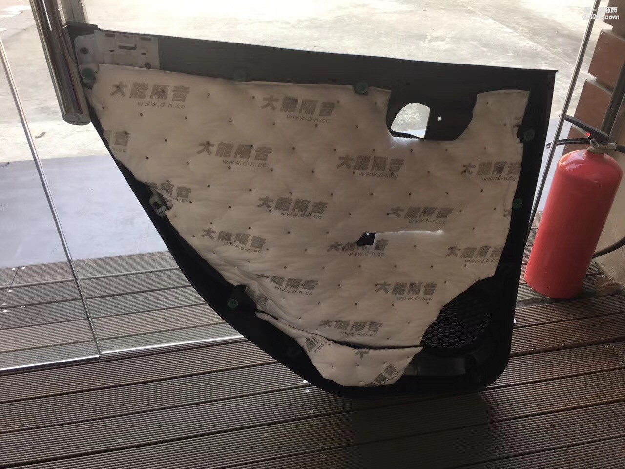 汕頭市汽車音響改裝不一樣的追求本田飛度升級大能藍(lán)金剛隔音改裝赫茲喇叭美國CDT備胎低音炮星悅汽車音響