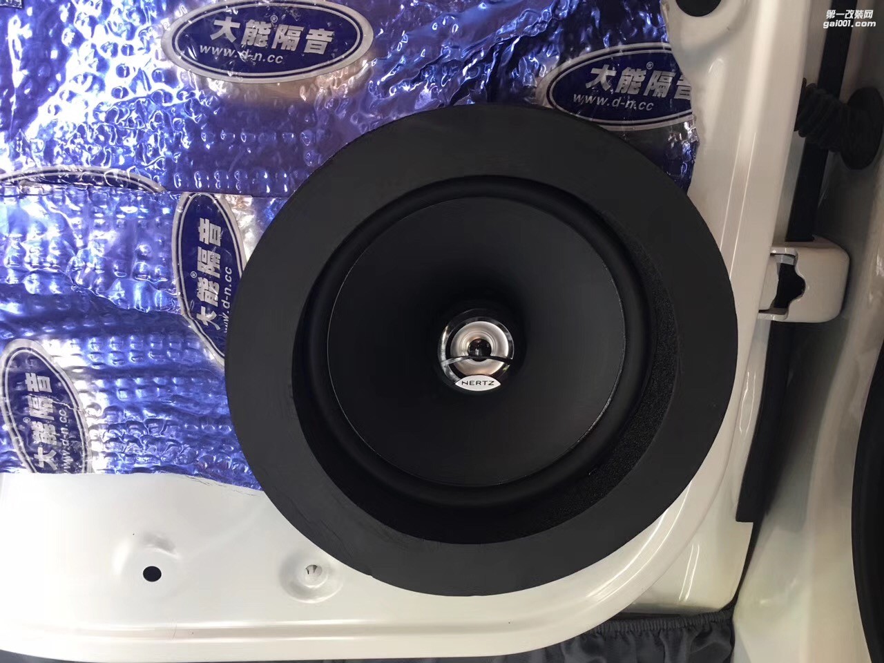 汕頭市汽車音響改裝不一樣的追求本田飛度升級大能藍(lán)金剛隔音改裝赫茲喇叭美國CDT備胎低音炮星悅汽車音響