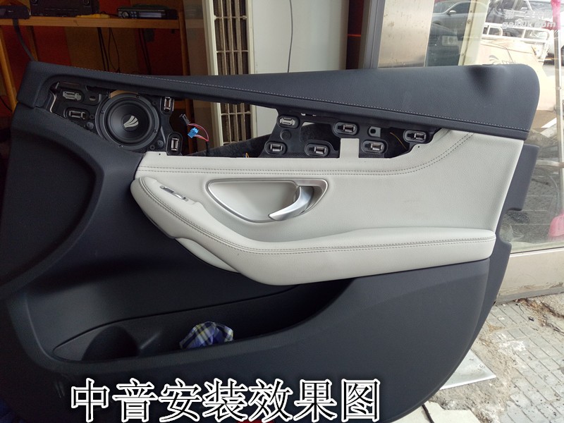 奔馳C200音響升級改裝德國彩虹三分頻+優(yōu)美聲專業(yè)處理器-鄭州金聲汽車音響改裝