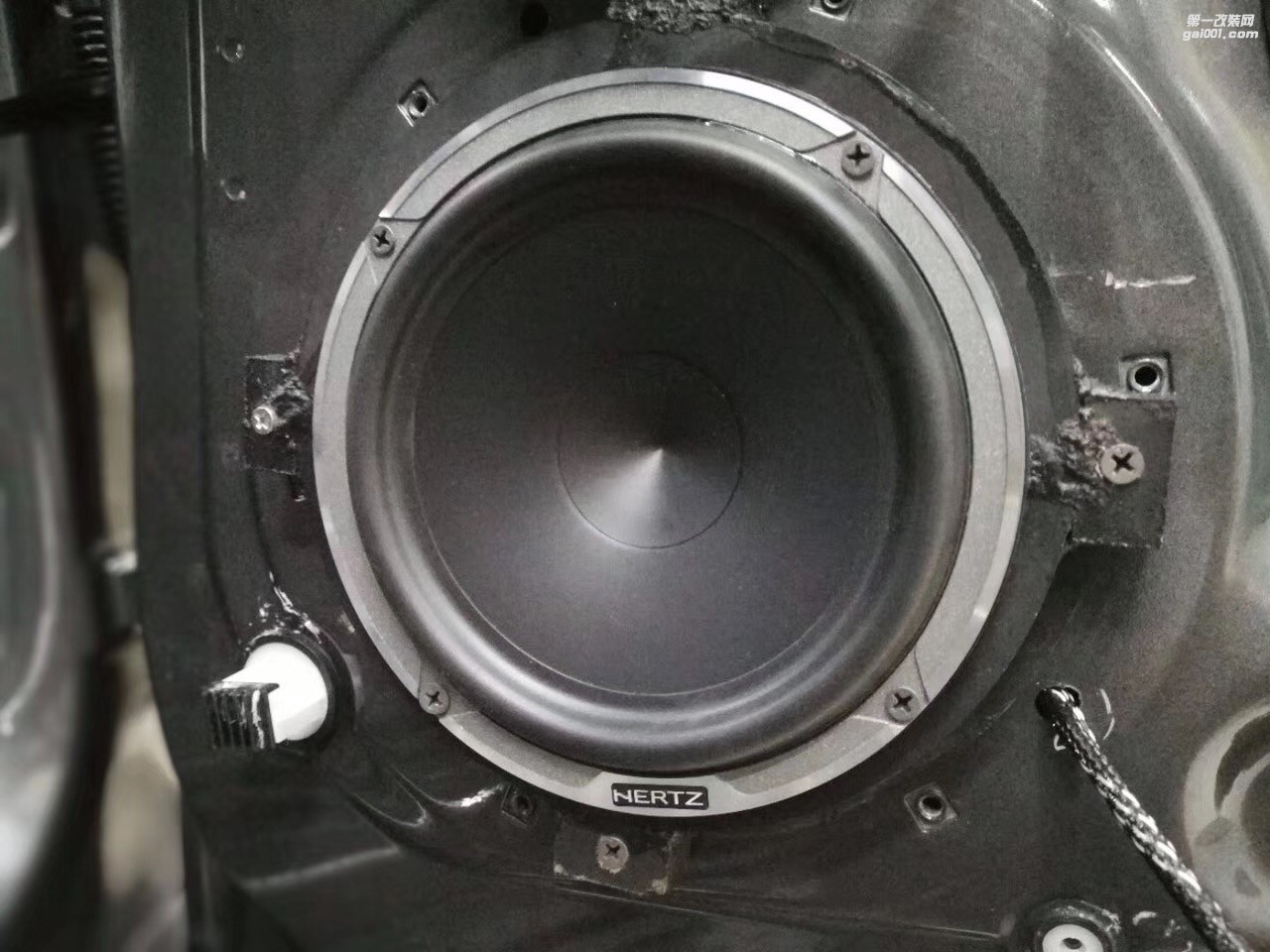 傳送能炸能聽的音樂不再是臆想保時捷全車音響改裝意大利赫茲汕頭市星悅汽車音響改裝盡享尊貴與奢華