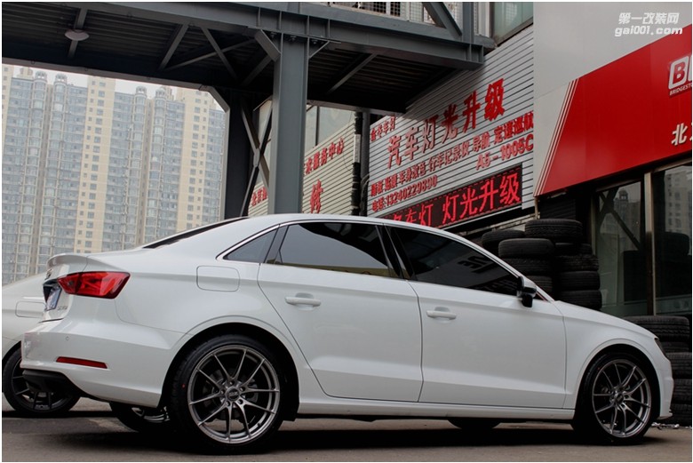 海亞：奧迪A3 意大利OZ LEGGERA HLT 18寸