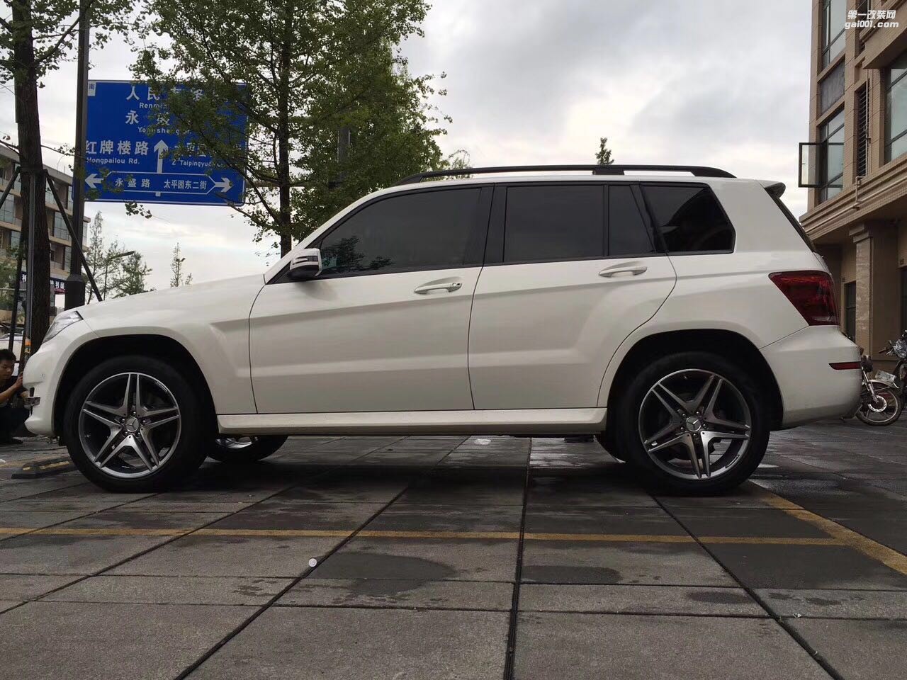 奔馳GLK改裝升級(jí)19寸AMG五星輪轂