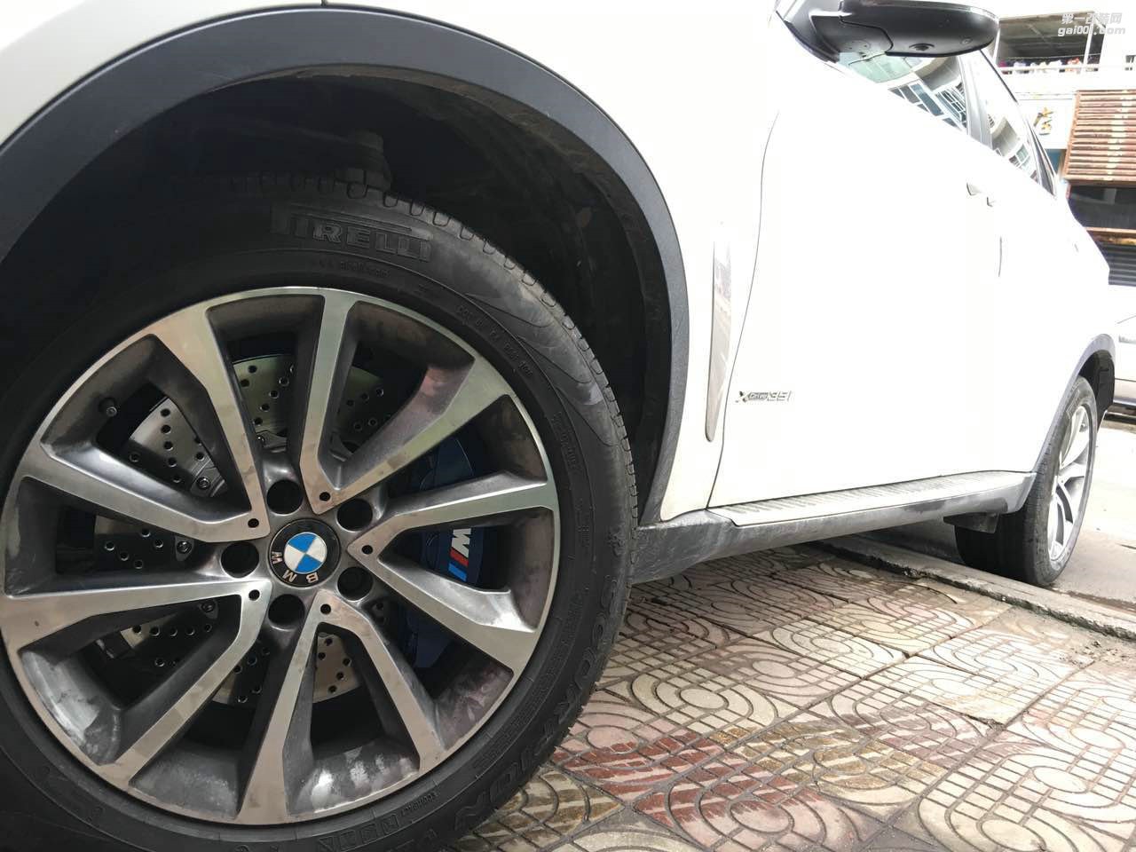 新款寶馬X6改裝升級M六活塞剎車套裝提升剎車效果