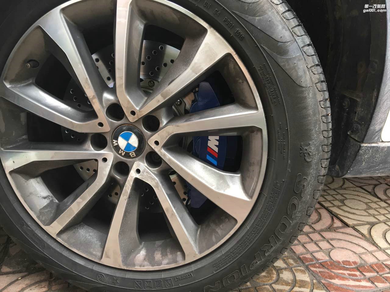 新款寶馬X6改裝升級M六活塞剎車套裝提升剎車效果