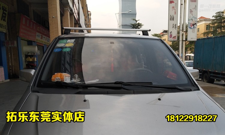 東風(fēng)日產(chǎn)帥客拓樂(lè)車(chē)頂汽車(chē)行李架橫桿安裝實(shí)物拍攝