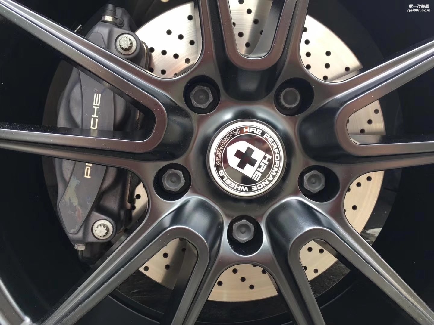保時(shí)捷 ，換 全新 HRE  20寸 完工！