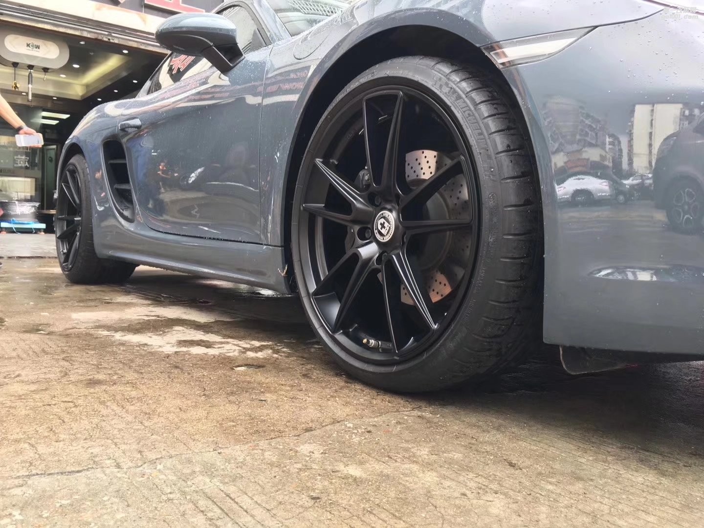 保時(shí)捷 ，換 全新 HRE  20寸 完工！