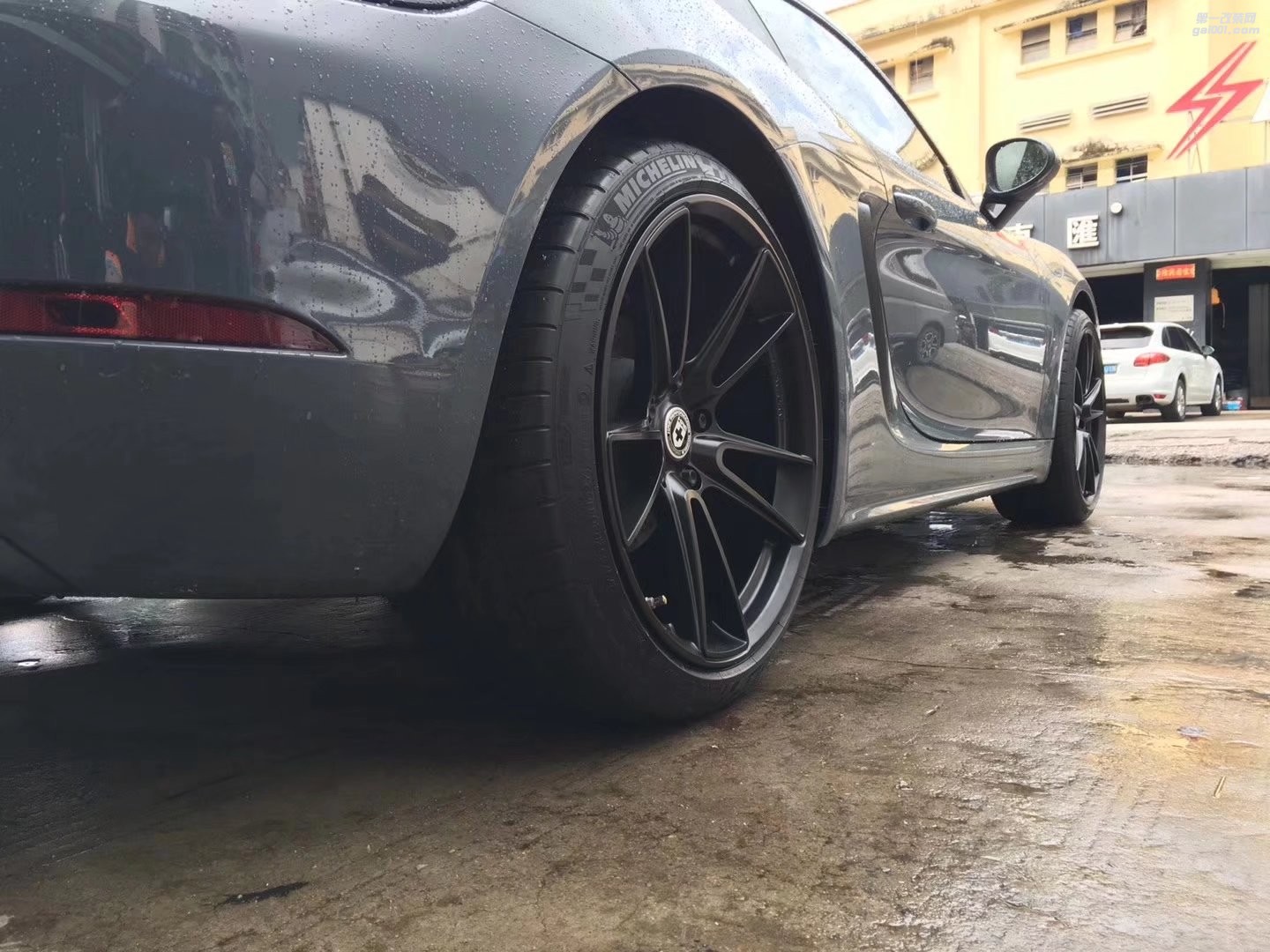 保時(shí)捷 ，換 全新 HRE  20寸 完工！