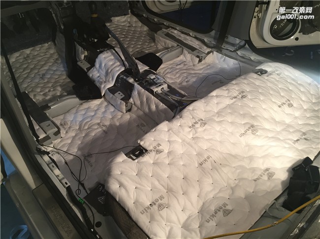 清遠(yuǎn)汽車(chē)音響改裝——大眾桑塔納全車(chē)美特靜隔音+歌劇世家音響改裝