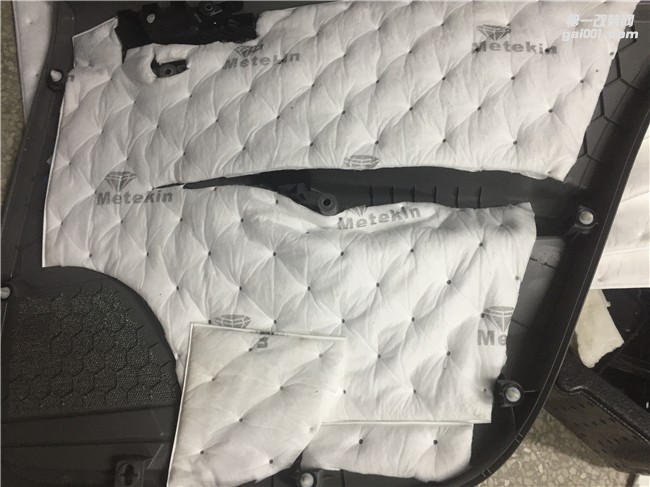 清遠(yuǎn)汽車(chē)音響改裝——大眾桑塔納全車(chē)美特靜隔音+歌劇世家音響改裝