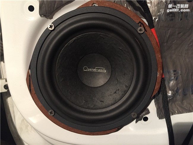 清遠(yuǎn)汽車(chē)音響改裝——大眾桑塔納全車(chē)美特靜隔音+歌劇世家音響改裝