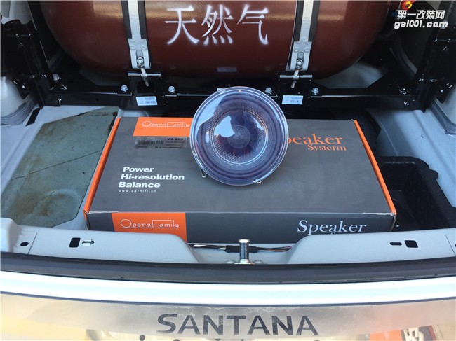 清遠(yuǎn)汽車(chē)音響改裝——大眾桑塔納全車(chē)美特靜隔音+歌劇世家音響改裝