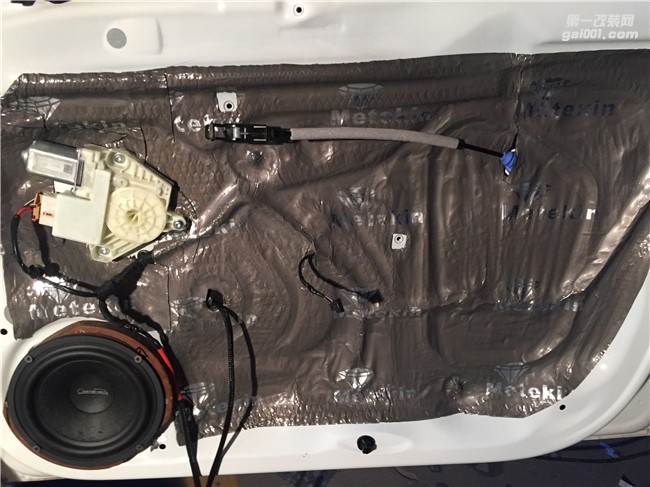 清遠(yuǎn)汽車(chē)音響改裝——大眾桑塔納全車(chē)美特靜隔音+歌劇世家音響改裝