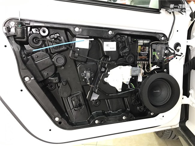 清遠(yuǎn)汽車(chē)音響改裝——奔馳GLA音響改裝歌劇世家VS265套裝喇叭