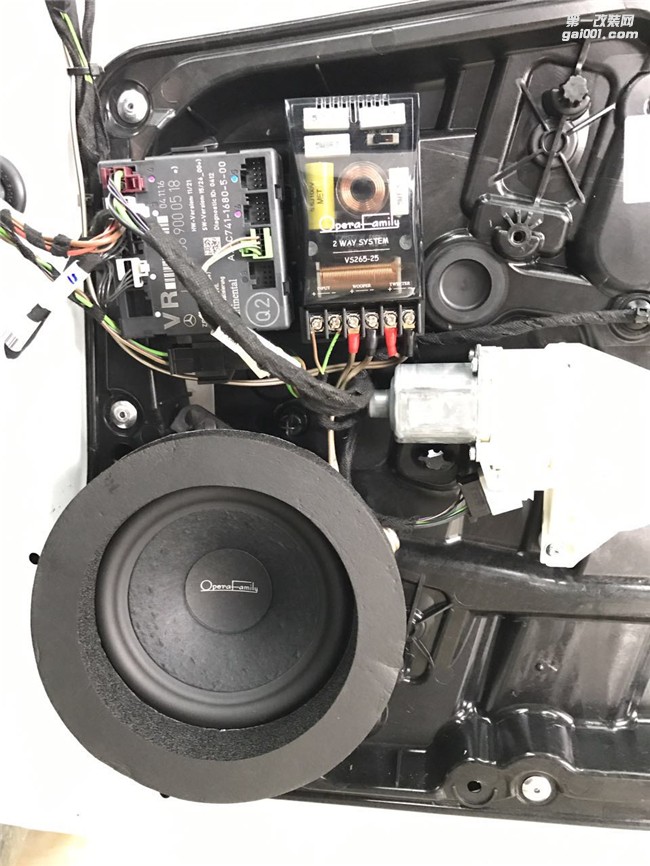 清遠(yuǎn)汽車(chē)音響改裝——奔馳GLA音響改裝歌劇世家VS265套裝喇叭